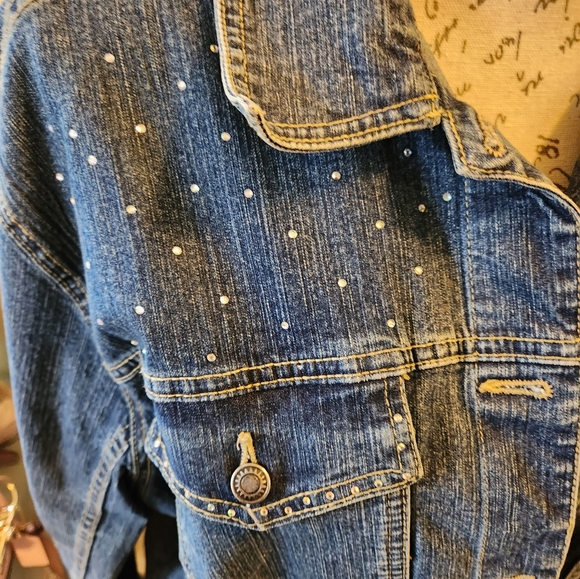 Women's Blue Denim Jean Jacket - Picture 3 of 11